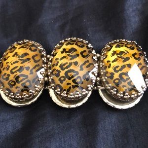 Like new stretch gold tone bracelet.